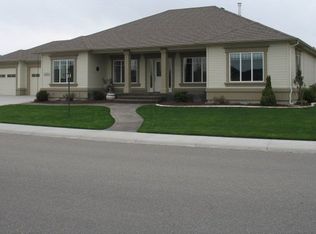 621 W Middle Creek Dr, Nampa, ID 83686