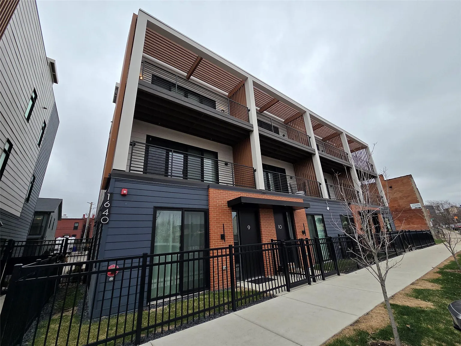 2 bed, 2.5 bath, 1400 sqft, $4,250 — Photo 2