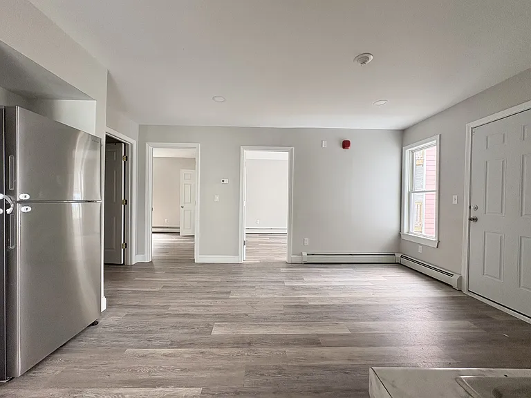 48 Knox St #3 — Photo 1