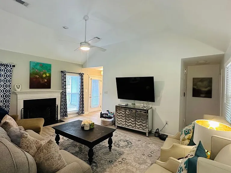 103 Meadow Creek Dr — Photo 6