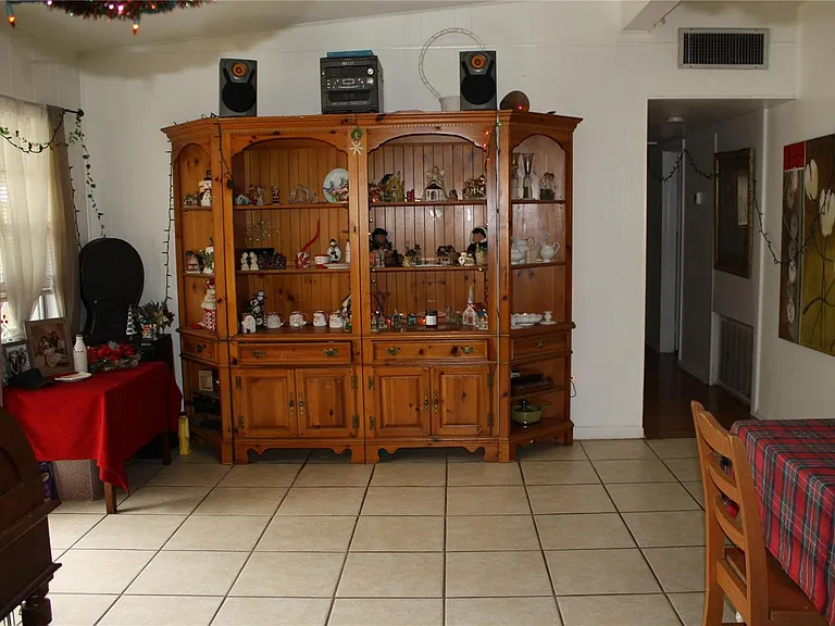 1311 Morningside Dr — Photo 3