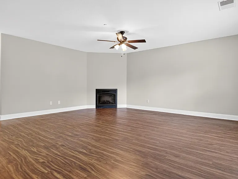 1109 Maple Tree Ln — Photo 10