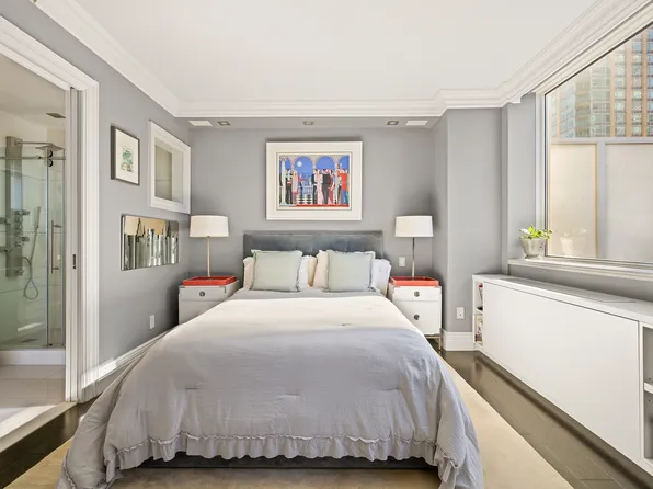 120 Riverside Boulevard image 13 of 18