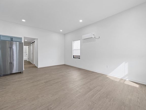 4th image of 809 E 15th St