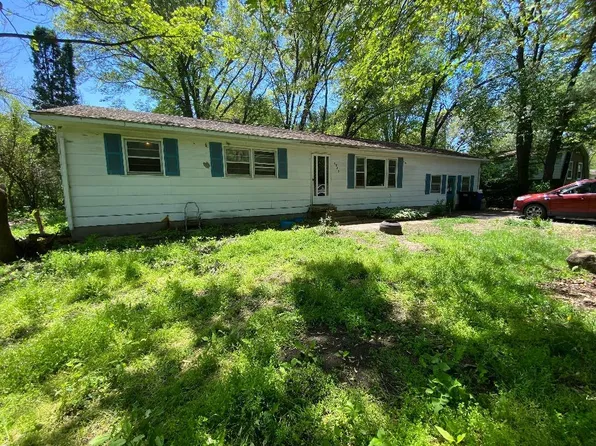 6848 Red Apple Dr, Michigan City, IN 46360