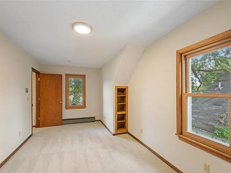 977 Oakdale Ave — Photo 5