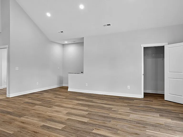 3953 Unit B (Upper level)