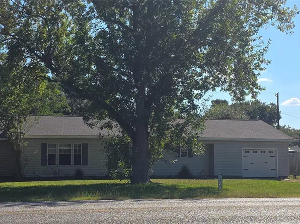 877 Fm 616, Blessing, TX 77419