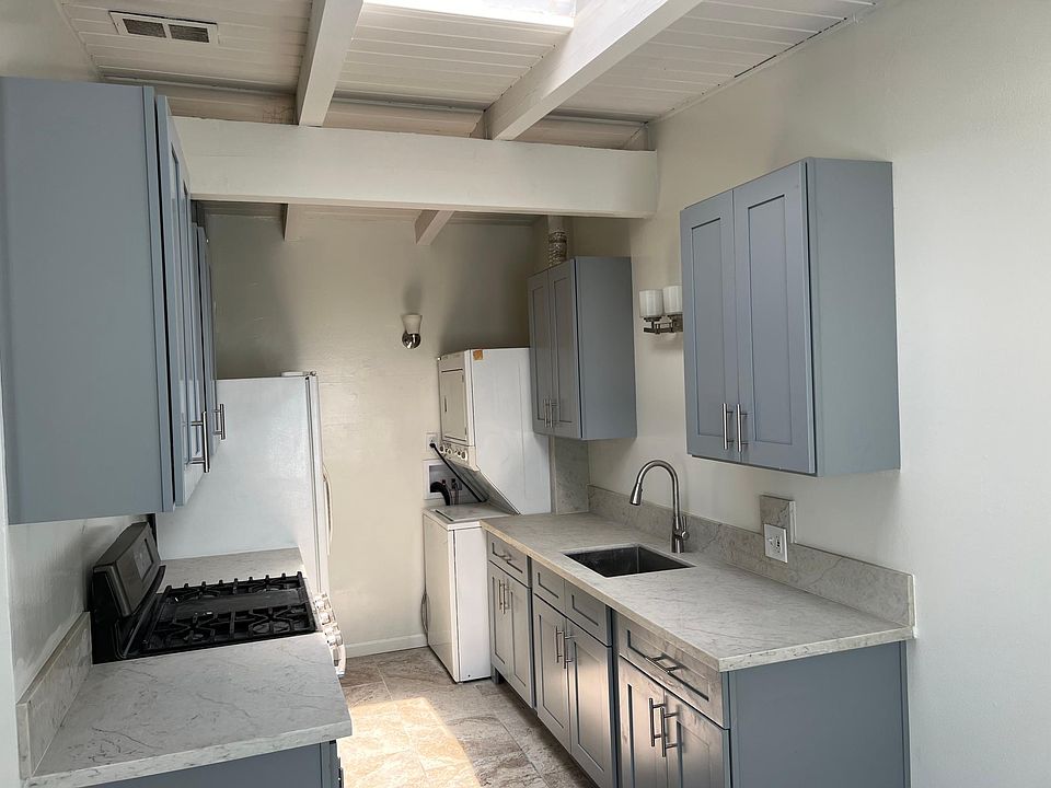 In-unit washer + dryer