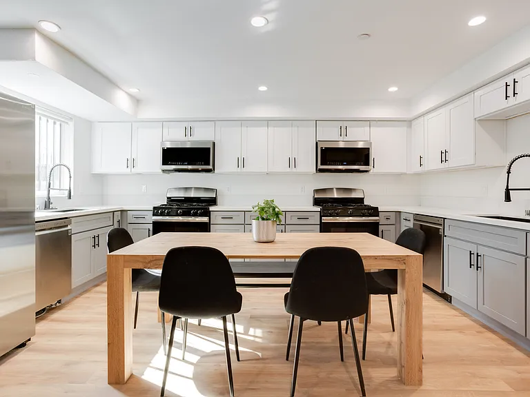 1224 W 37th Pl — Photo 4
