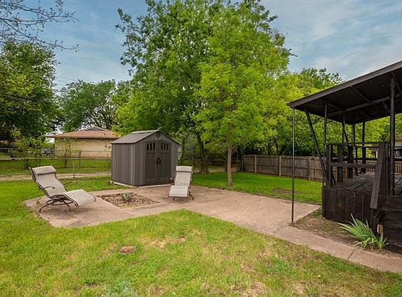 5th image of 306 Blossom Dr