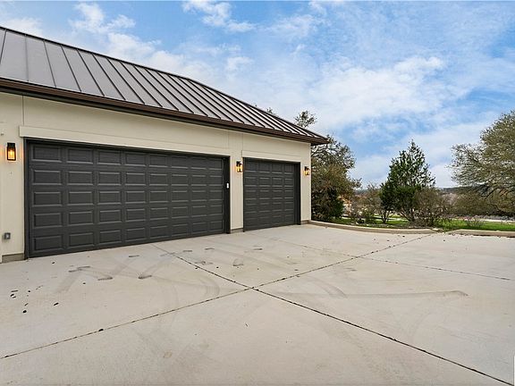 3rd image of 946 Cross Oak