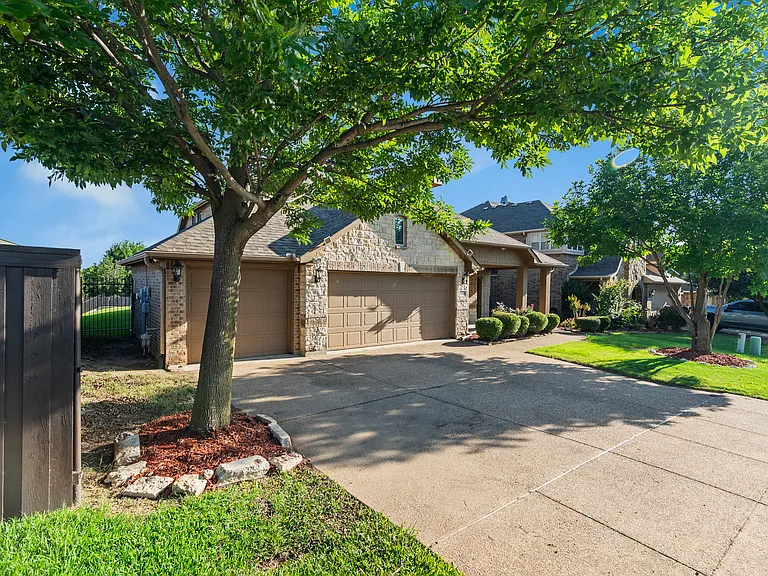 5409 Sierra Ridge Dr — Photo 2