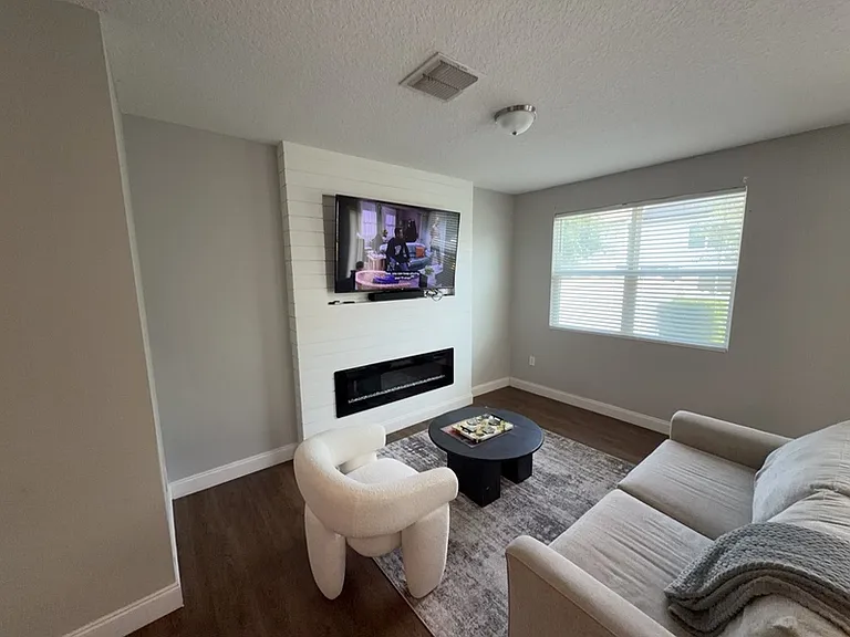 896 Grandin St — Photo 11