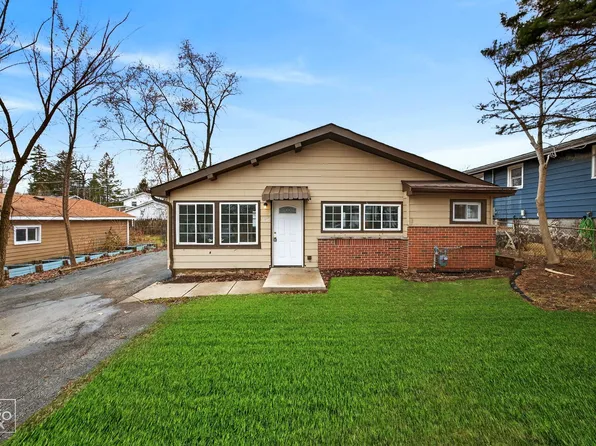 33704 N Oakland Dr, Grayslake, IL 60030