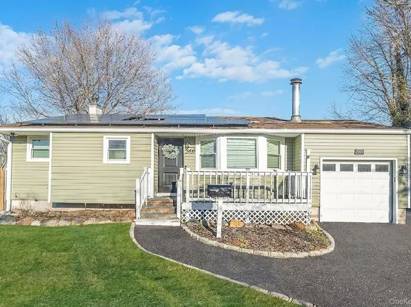 2909 New London Avenue, Medford, NY 11763