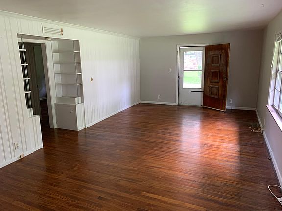 4th image of 632 E 91st St