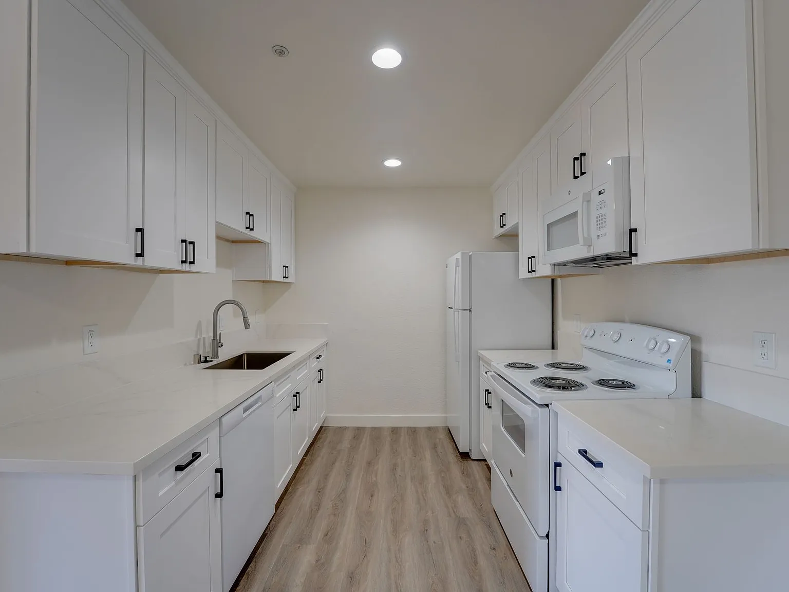 Sycamore Hills Village Apartments — Photo 3