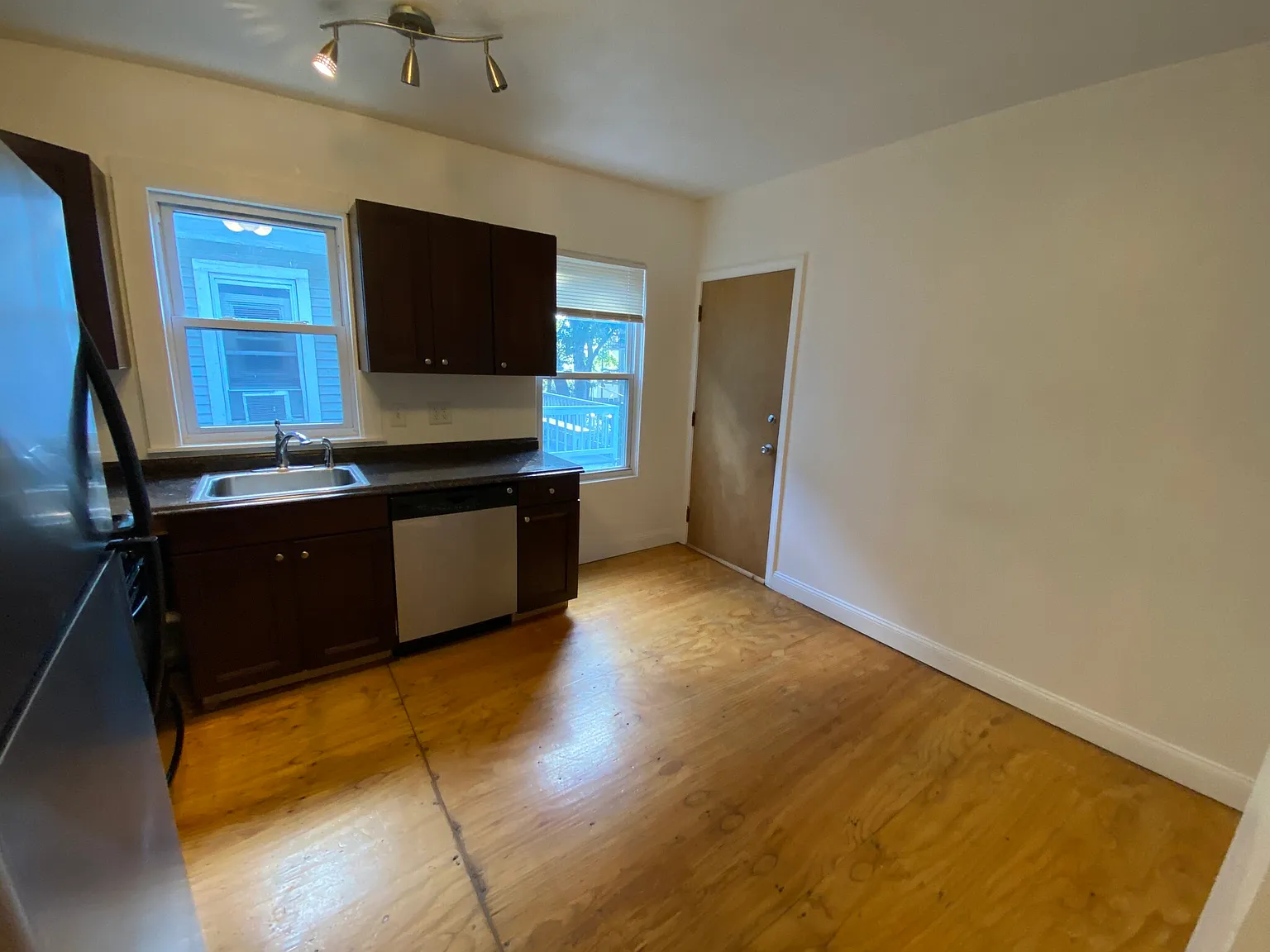 4 bed, $4,000 — Photo 2