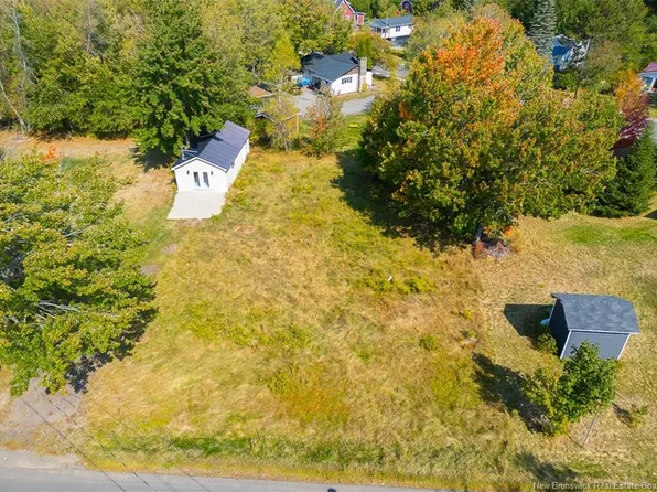 12 Centennial Dr, Minto, NB E4B 3R9