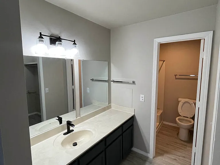 The Lodge Apartments — Photo 8
