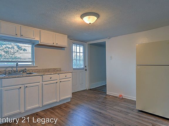 5th image of 2019 Lowell Dr