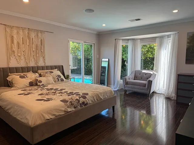 5250 Woodman Ave — Photo 13
