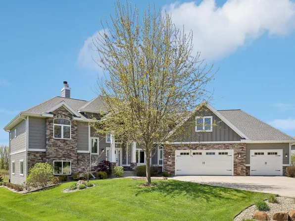 2279 Glen Oaks Circle, Cottage Grove, WI 53527