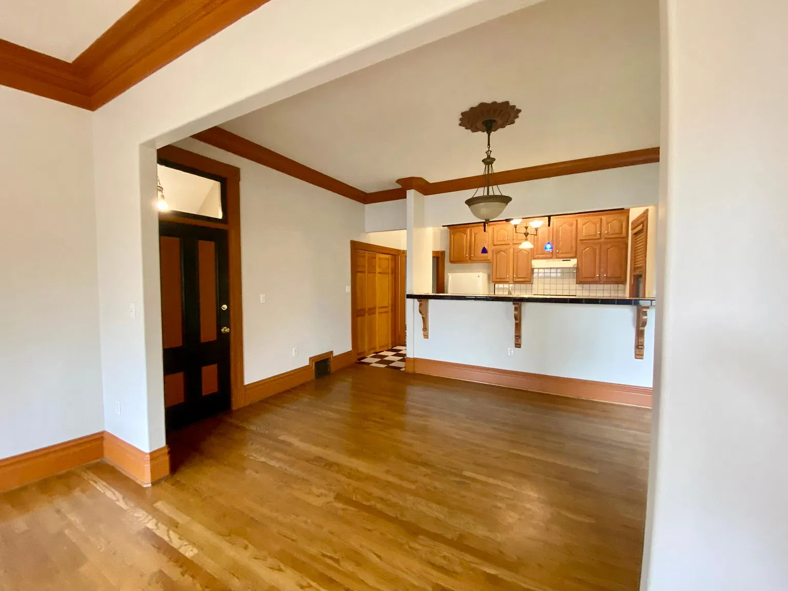 3 bed, 1600 sqft, $2,390 — Photo 2
