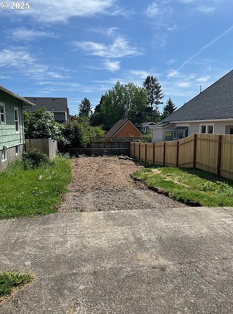 2nd image of 5536 NE Flanders St