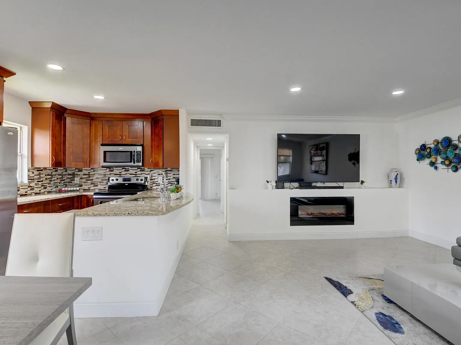 2 bed, 2.0 bath, 907 sqft, $1,650 — Photo 3
