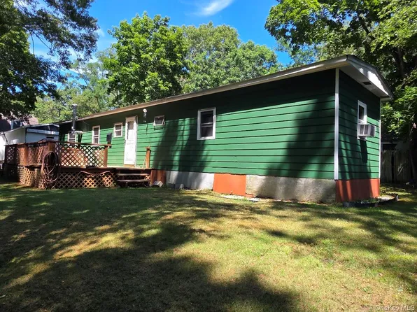 83 Forge Road #2, Riverhead, NY 11901
