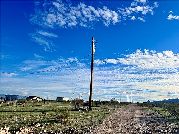 3rd image of 2884 S Naco Rd