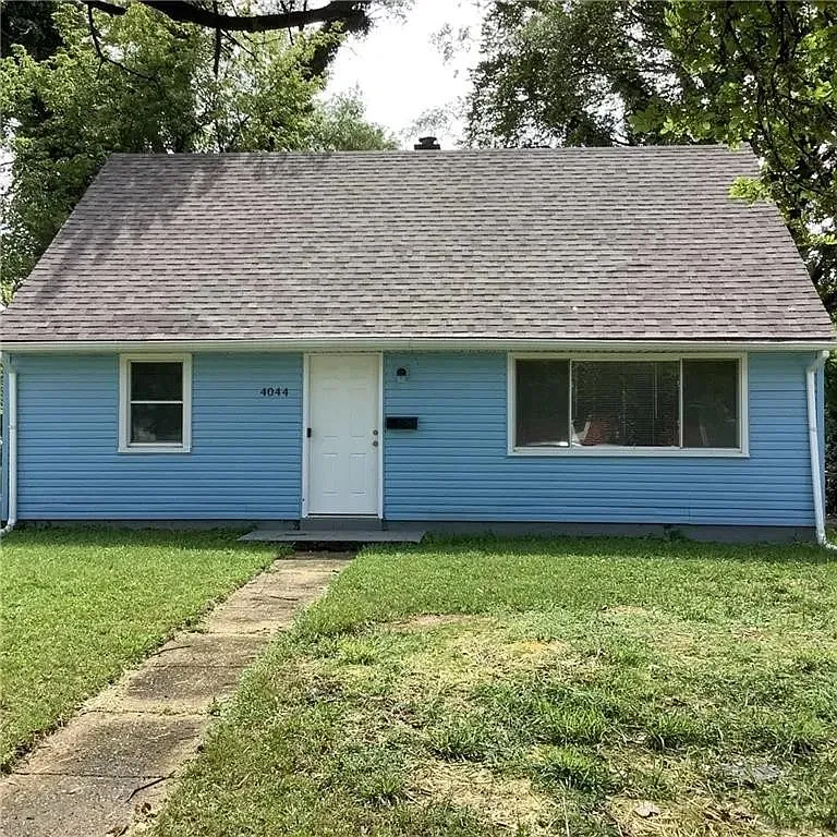 4 bed, 1.0 bath, 1188 sqft, $1,350 — Photo 1