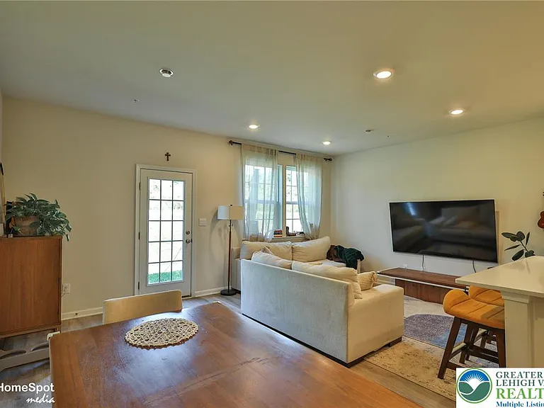 1224 Martin Rd — Photo 10