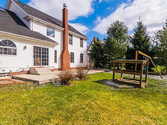 3rd image of 9466 Airlane Dr