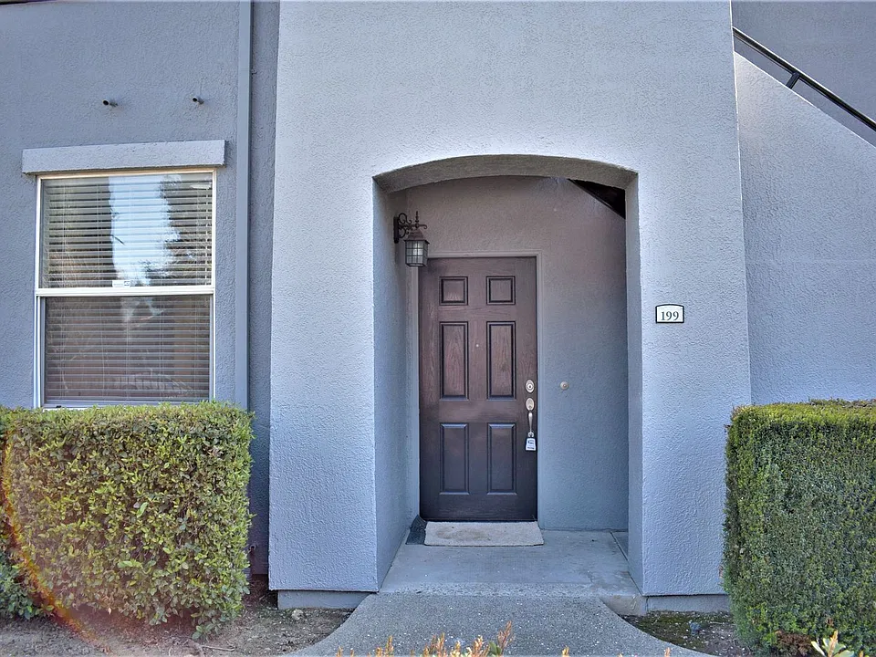 5201 Laguna Oaks Dr #199