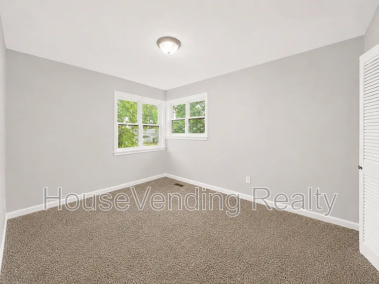 619 Tarpley St — Photo 17