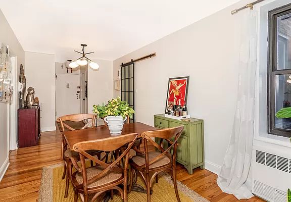 5th image of 2550 Independence Ave APT 4V