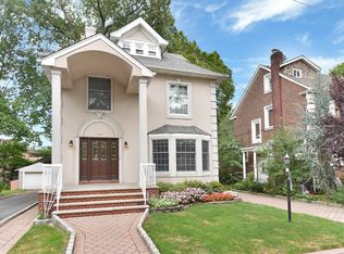 1052 Abbott Blvd, Fort Lee, NJ 07024