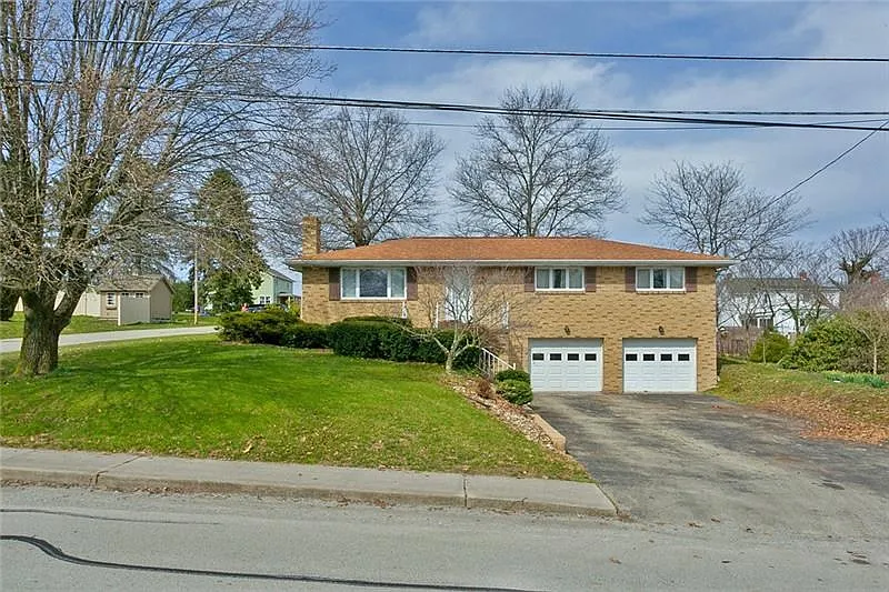 401 Independence St photo 1