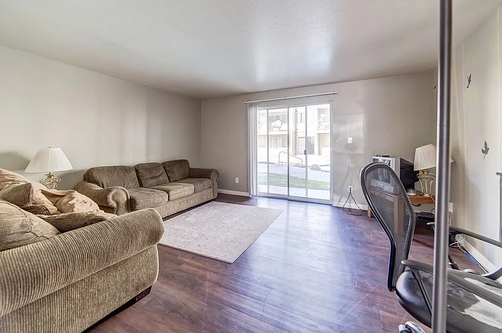 4 bed, 1408 sqft, $465 — Photo 2