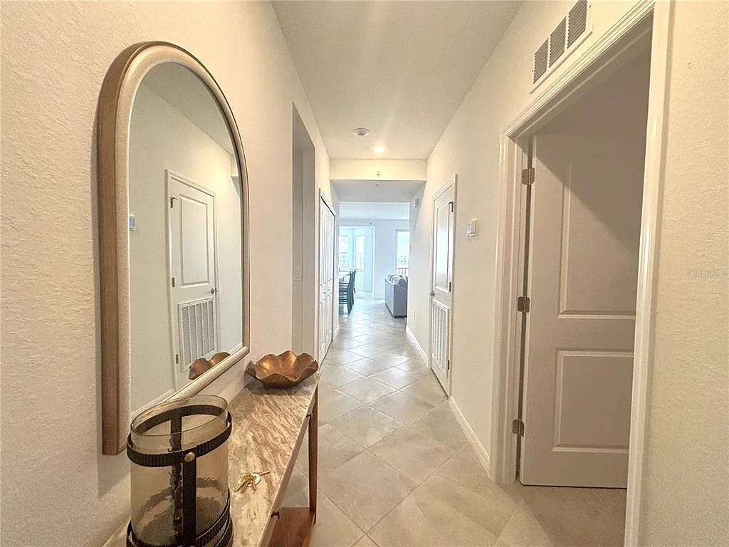 2 bed, 2.0 bath, 1120 sqft, $6,000 — Photo 2