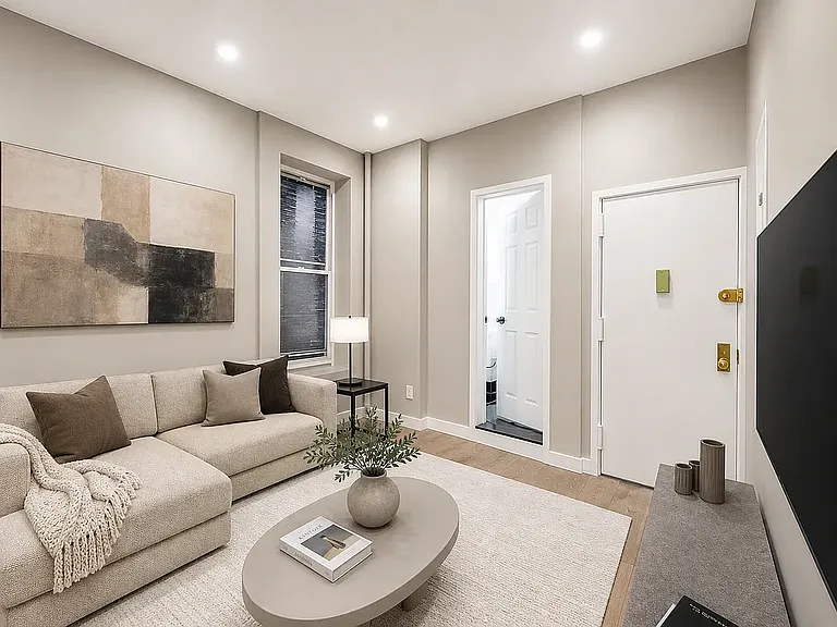 338 W 17th St #2C — Photo 1