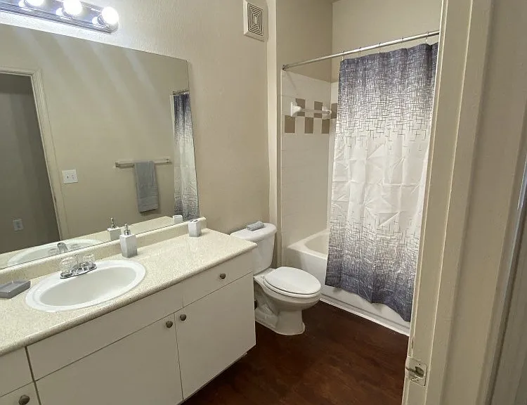 Westchester Woods Apartments — Photo 17