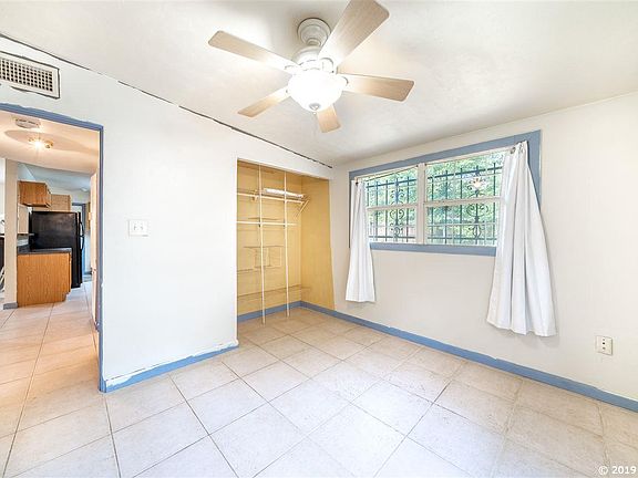 4th image of 1012 NE 28th Ave