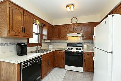 3rd image of 14405 Lakewood Ln