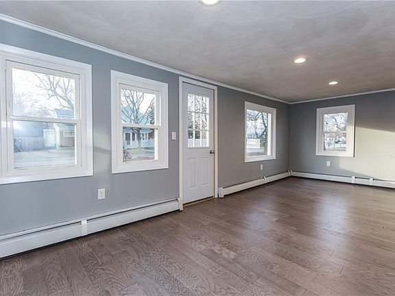 3rd image of 70 Hutchinson St