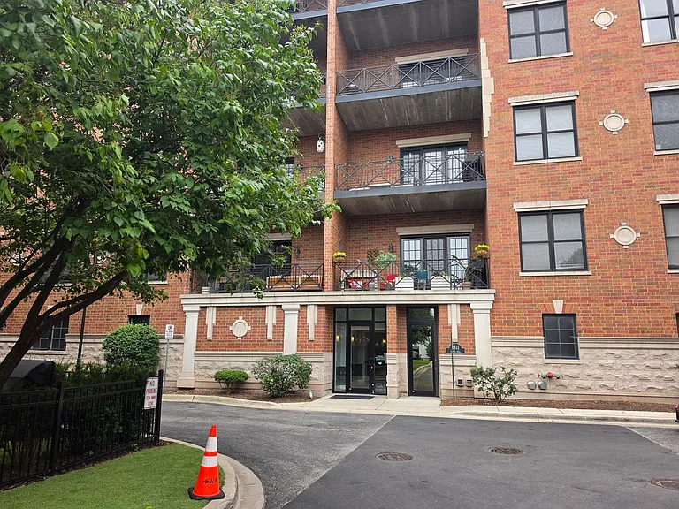 2811 N Bell Ave — Photo 1
