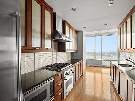 5th image of 245 W 99th St APT 26A